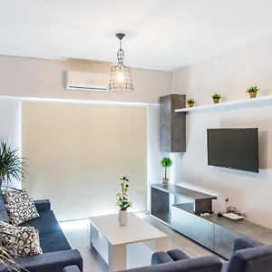 modern-family-apartment.larnacahotels.org/